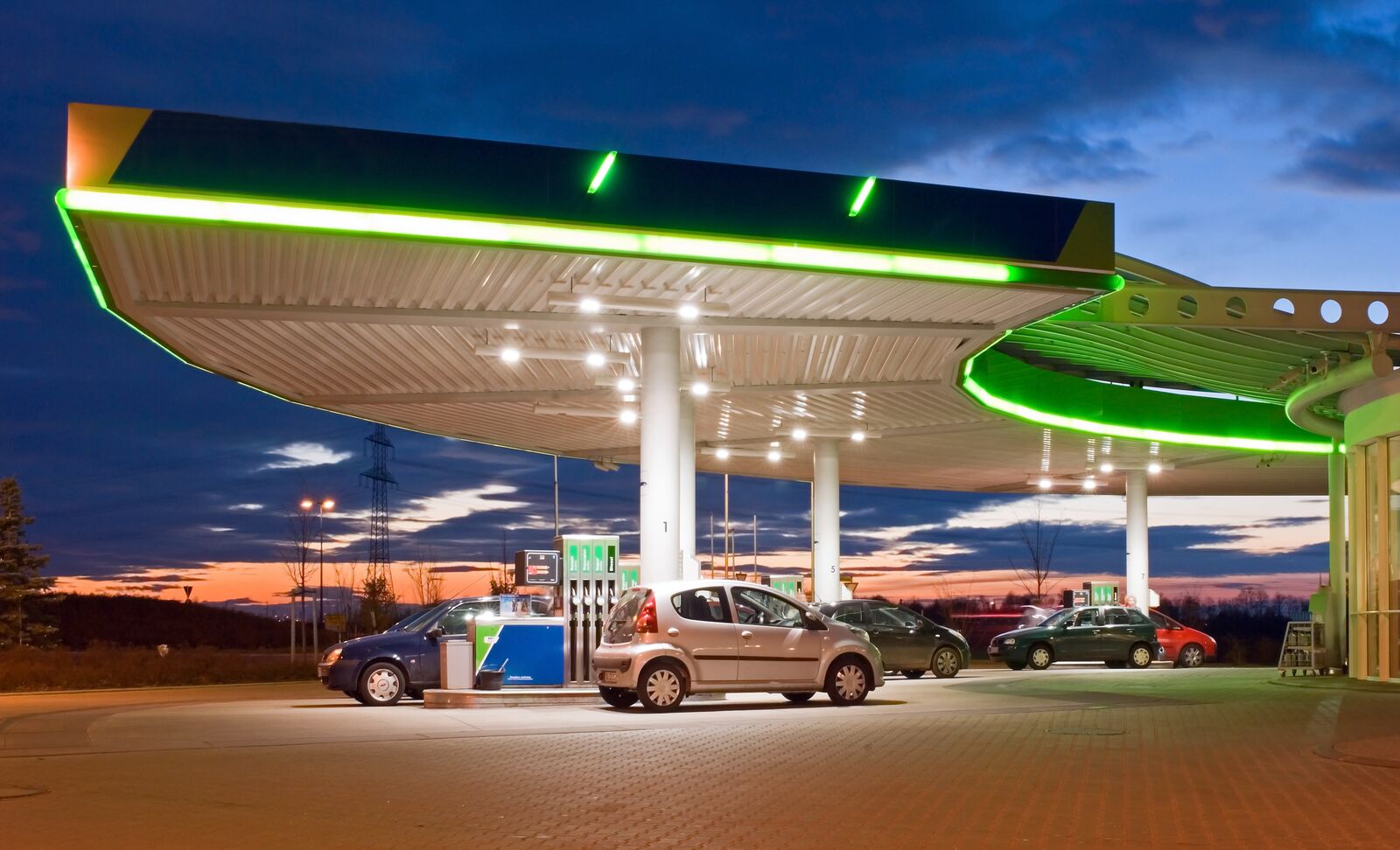 OIL GAS FILLING STATION